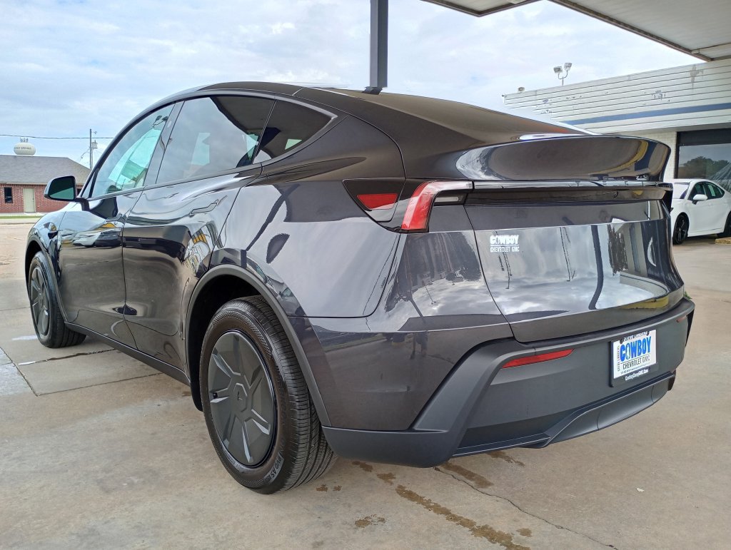 Used 2026 Tesla Model Y 2WD image 3