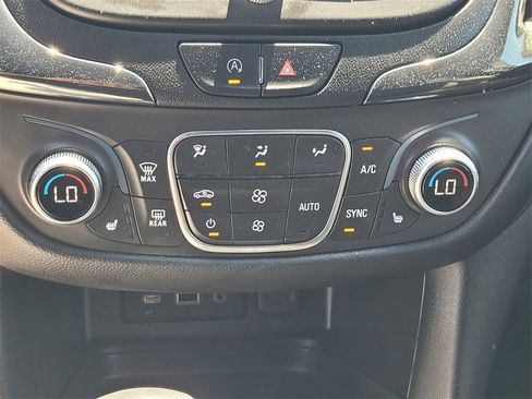 Used 2022 Chevrolet Equinox RS w/ RS Leather Package image 21