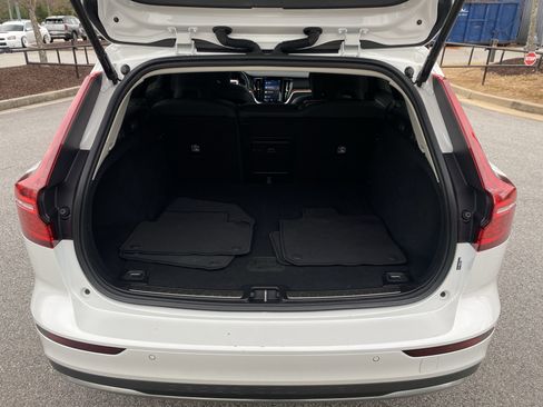 Used 2025 Volvo V60 B5 Cross Country Plus image 49