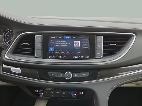 Used 2023 Buick Enclave Essence image 15