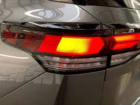 New 2026 Volkswagen Tiguan SE image 25