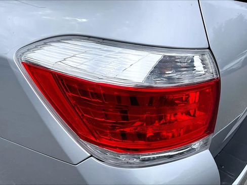 Used 2012 Toyota Highlander 4WD w/ Tech Pkg image 26