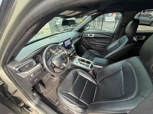 Used 2020 Ford Explorer XLT w/ Equipment Group 202A RWD image 11