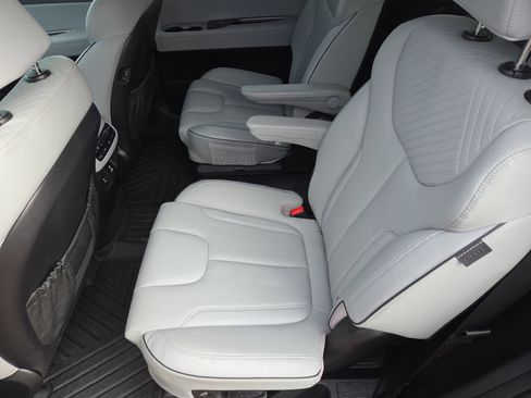 Used 2023 Hyundai Palisade SEL w/ Premium Package image 19