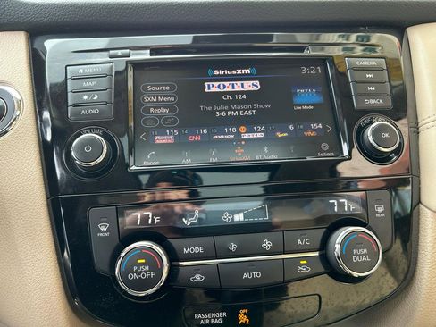 Used 2019 Nissan Rogue SL w/ Premium Package image 14