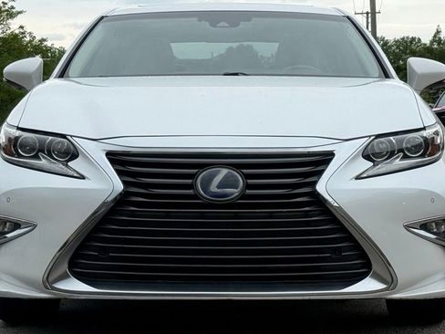 Used 2017 Lexus ES 300h w/ Luxury Package FWD image 8