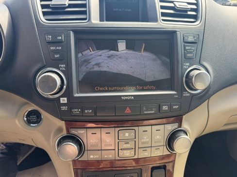 Used 2011 Toyota Highlander Limited w/ Tow Pkg image 16