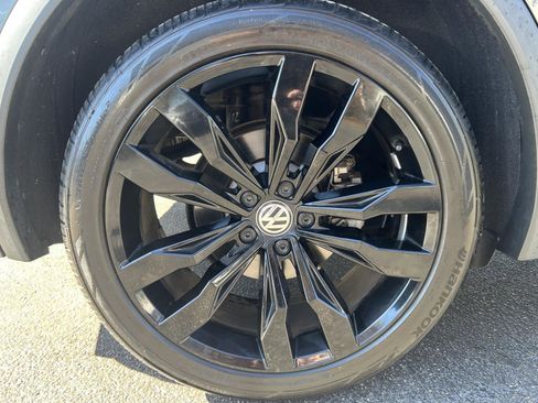 Used 2021 Volkswagen Tiguan SE R-Line image 12