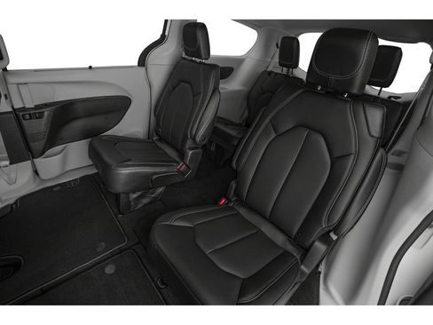 Used 2024 Chrysler Pacifica Touring-L FWD image 8