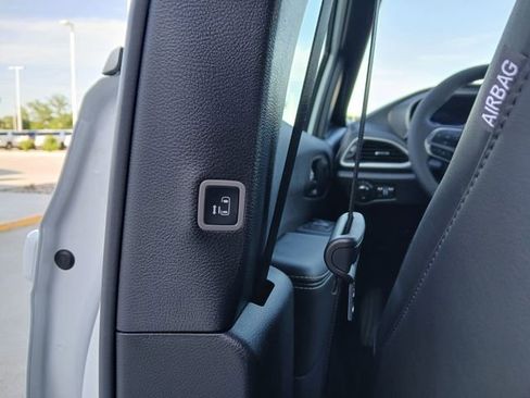 New 2027 Chrysler Pacifica Select AWD/4WD image 32
