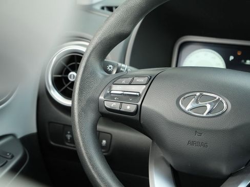 Used 2023 Hyundai Kona SE image 10