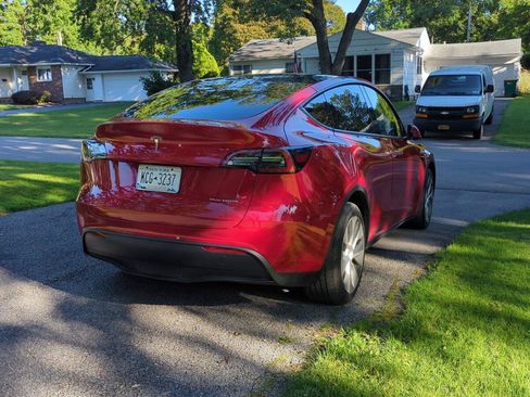 Used 2023 Tesla Model Y Long Range AWD/4WD image 3