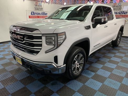 Used 2025 GMC Sierra 1500 SLT image 1