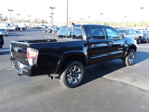Used 2016 Toyota Tacoma Limited w/ Towing Package image 5