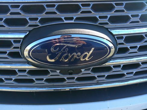 Used 2023 Ford Explorer Limited w/ Limited Technology Package image 5