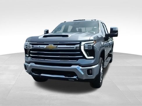 Used 2025 Chevrolet Silverado 2500 LTZ w/ LTZ Plus Package AWD/4WD image 3
