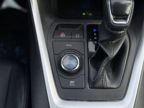 Used 2020 Toyota RAV4 XSE AWD/4WD image 36