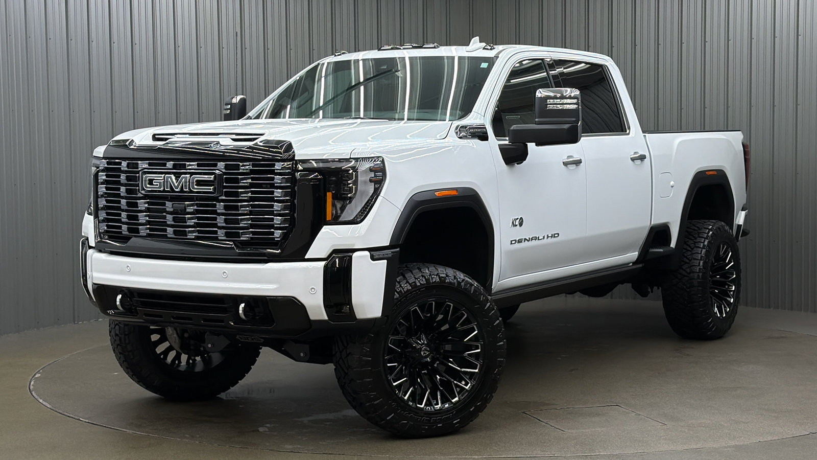 Used 2026 GMC Sierra 2500 Denali Ultimate AWD/4WD image 1
