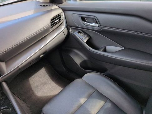 Used 2026 Nissan Rogue SV w/ SV Premium Package FWD image 17