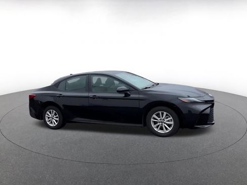 Used 2025 Toyota Camry LE image 2