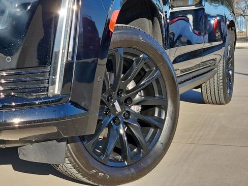 Used 2024 Cadillac Escalade ESV Sport Platinum image 7