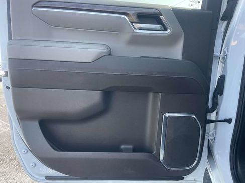 Used 2025 Chevrolet Silverado 1500 LT RWD image 11