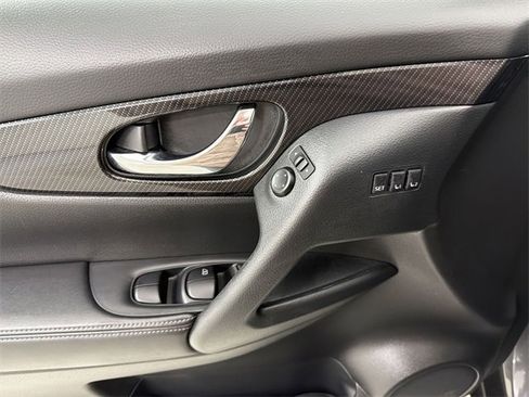 Used 2020 Nissan Rogue SL image 23