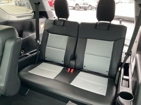 Used 2022 Ford Explorer XLT w/ Equipment Group 202A image 19