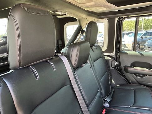 Used 2025 Jeep Wrangler Unlimited Rubicon AWD/4WD image 46