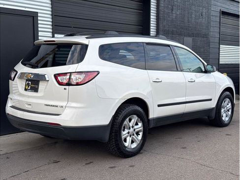 Used 2014 Chevrolet Traverse LS image 9
