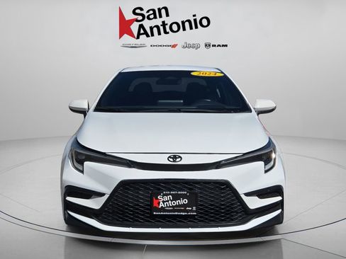 Used 2024 Toyota Corolla SE FWD image 3