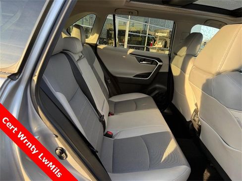 Used 2020 Toyota RAV4 Limited image 12