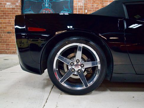 Used 2005 Chevrolet Corvette Convertible w/ Preferred Equipment Group image 13