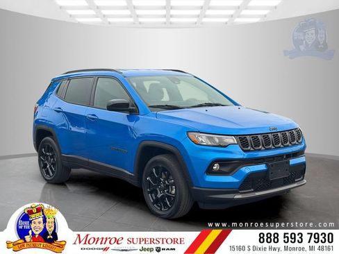 Certified 2025 Jeep Compass Latitude w/ Convenience Group AWD/4WD image 1
