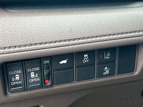 Used 2018 Honda Odyssey EX-L image 10