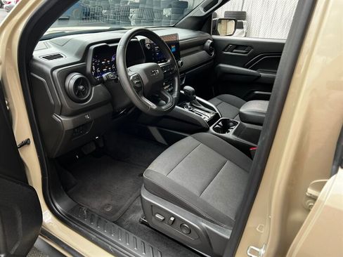 Used 2024 Chevrolet Colorado Trail Boss w/ Technology Package AWD/4WD image 16