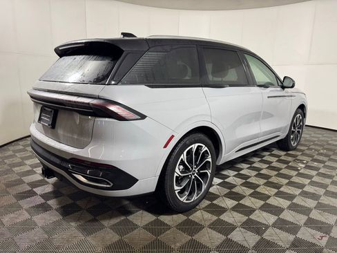 New 2026 Lincoln Nautilus Reserve image 5