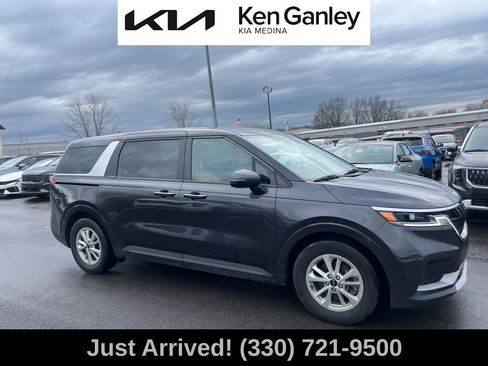 Certified 2024 Kia Carnival LX image 4