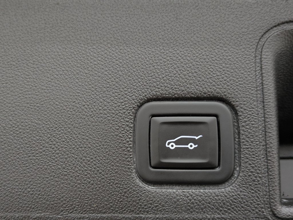 Used 2024 GMC Terrain SLT AWD/4WD image 14