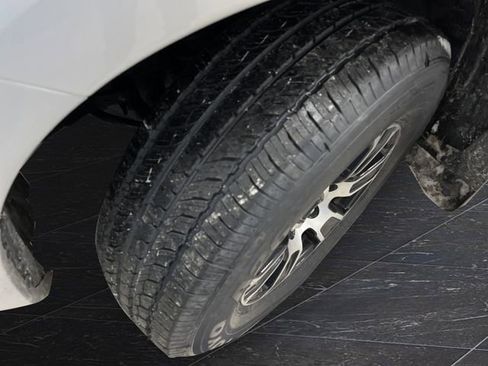 Used 2020 Nissan Titan SV w/ SV Convenience Package image 36