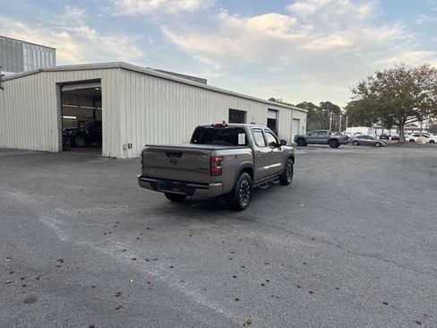Used 2024 Nissan Frontier Pro-X image 5