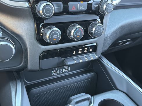 New 2026 RAM 1500 Express AWD/4WD image 23