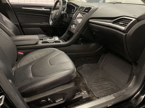Used 2018 Ford Fusion Titanium image 21
