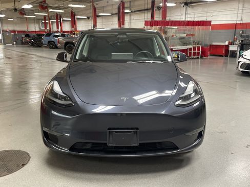 Used 2024 Tesla Model Y Long Range image 3