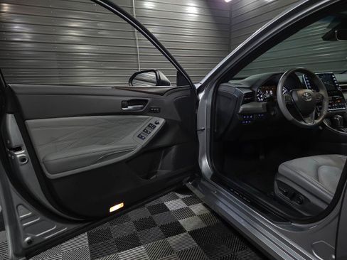 Used 2019 Toyota Avalon Limited w/ Advanced Safety Package image 32