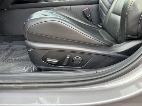 Used 2025 Hyundai Elantra Limited image 23