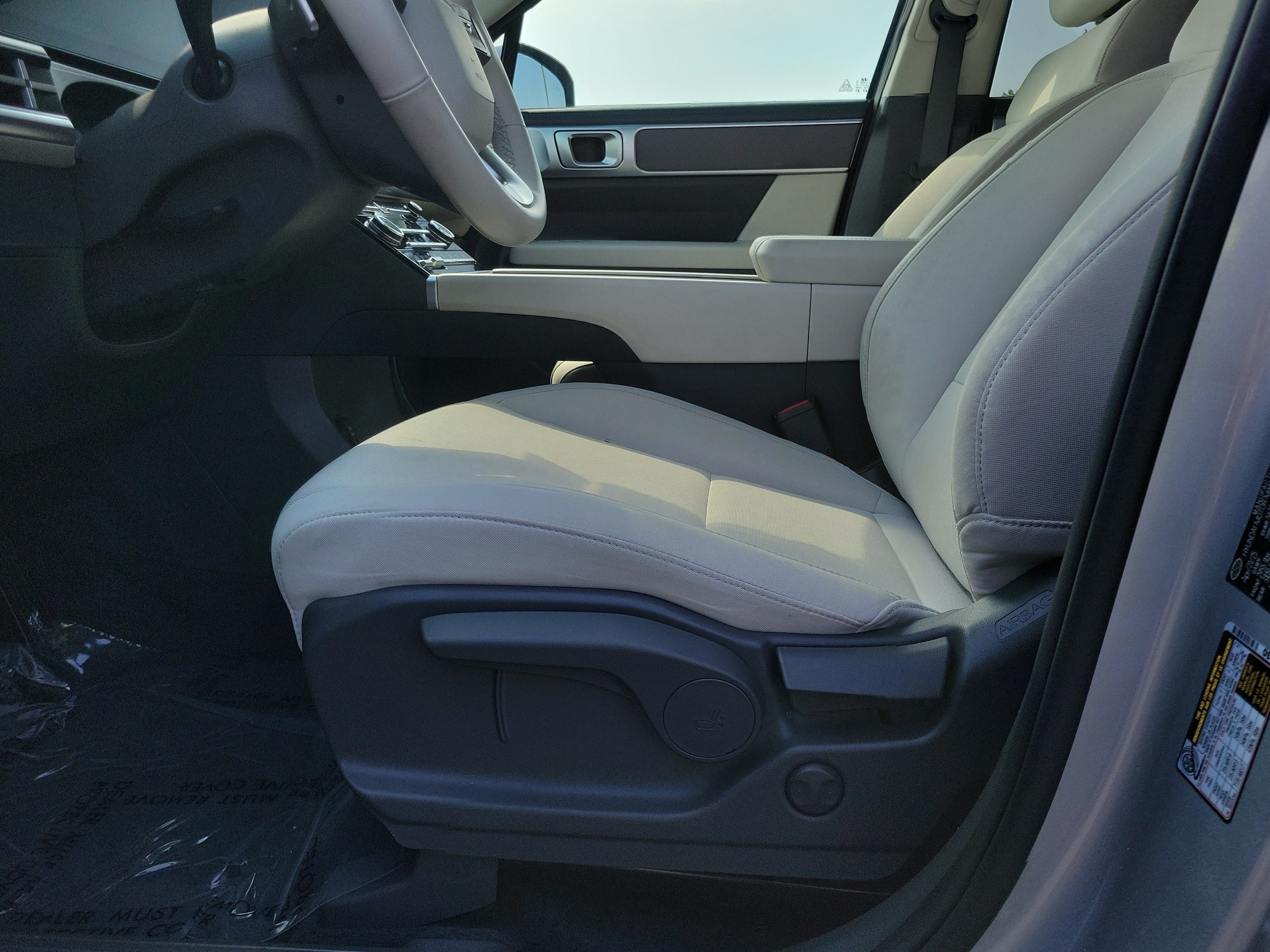 Used 2025 Hyundai Santa Fe SE AWD/4WD image 16