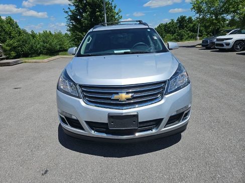 Used 2017 Chevrolet Traverse LT w/ Style and Technology Package FWD image 2