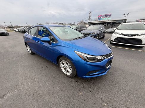 Used 2017 Chevrolet Cruze LT w/ Convenience Package image 1