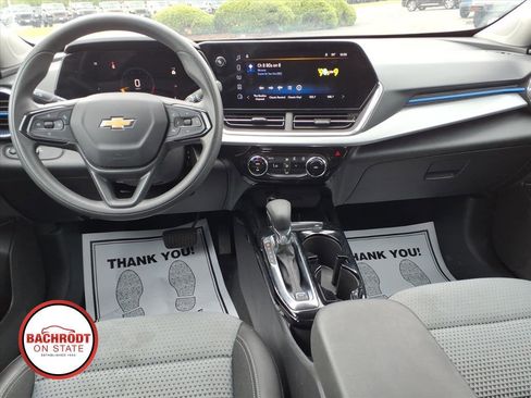Used 2025 Chevrolet Trax LT FWD image 9